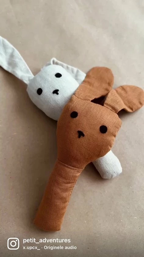 Petit Adventures Handgebreide Rammelaar Unicorn 4 Petit Adventures Handgebreide Rammelaar Unicorn - Afbeelding 2