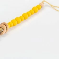Petit Adventures Speenkoord Met Houten Rammelaar Okergeel - Gift Set 10 Petit Adventures Speenkoord Met Houten Rammelaar Okergeel - Gift Set -grijp-bijtspeelgoed Verkoopwinkel 550x265 3