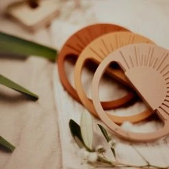 MONKIEZZ® Bijtring Zon | Blush | Zacht Roze | Babyspeelgoed | Kinderspeelgoed | Kraamcadeau -grijp-bijtspeelgoed Verkoopwinkel 550x366 128