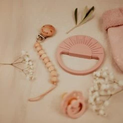 MONKIEZZ® Bijtring Zon | Blush | Zacht Roze | Babyspeelgoed | Kinderspeelgoed | Kraamcadeau -grijp-bijtspeelgoed Verkoopwinkel 550x366 132
