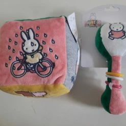 Nijntje Tiamo Babybundel Kubus En Rammelaar - Roze.