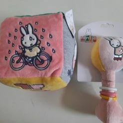 Nijntje Tiamo Babybundel Kubus - Roze En Nijntje Rammelaar - Licht Roze.