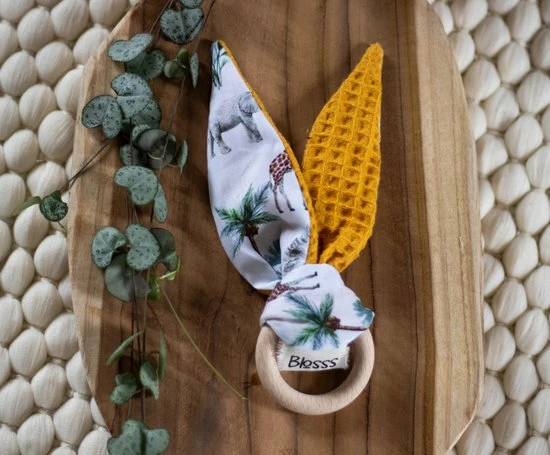 Blosss Konijnenoren Bijtring Okergeel| Jungle 3 Blosss Konijnenoren Bijtring Okergeel| Jungle