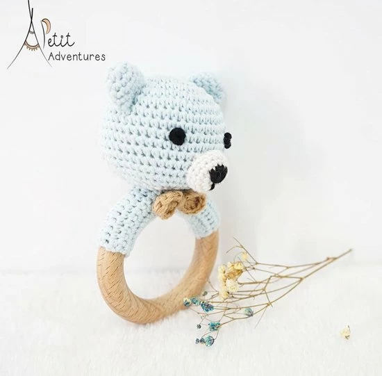 Petit Adventures Handgebreide Rammelaar Beer 5 Petit Adventures Handgebreide Rammelaar Beer - Afbeelding 3