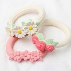 Bijtring: Rozenknopjes | A Little Lovely Company 15 Bijtring: Rozenknopjes | A Little Lovely Company -grijp-bijtspeelgoed Verkoopwinkel 550x577 5