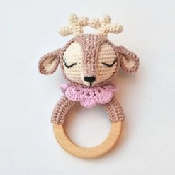 Sweet Hazal - Bijtring Hert - Rammelaar - Amigurumi - Houtenspeelgoed