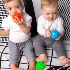 Tulilo Tullo Sensorische Textuur Vormen - Set Van 4- 0m+ 0+ Manden 8 Tulilo Tullo Sensorische Textuur Vormen - Set Van 4- 0m+ 0+ Manden -grijp-bijtspeelgoed Verkoopwinkel 550x823 5