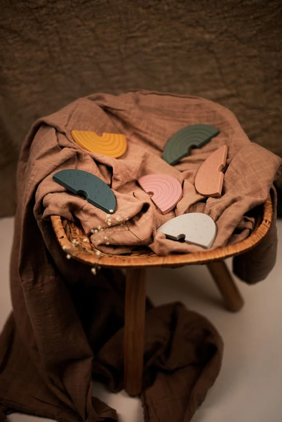 MONKIEZZ® Bijtring Regenboog | Mustard | Geel | Oker | Babyspeelgoed | Baby | Speelgoed 4 MONKIEZZ® Bijtring Regenboog | Mustard | Geel | Oker | Babyspeelgoed | Baby | Speelgoed - Afbeelding 2