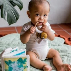 NOOX City Kids Houten Bijtring Met Gehaakte Bij - 100% Fair -grijp-bijtspeelgoed Verkoopwinkel 550x825 12